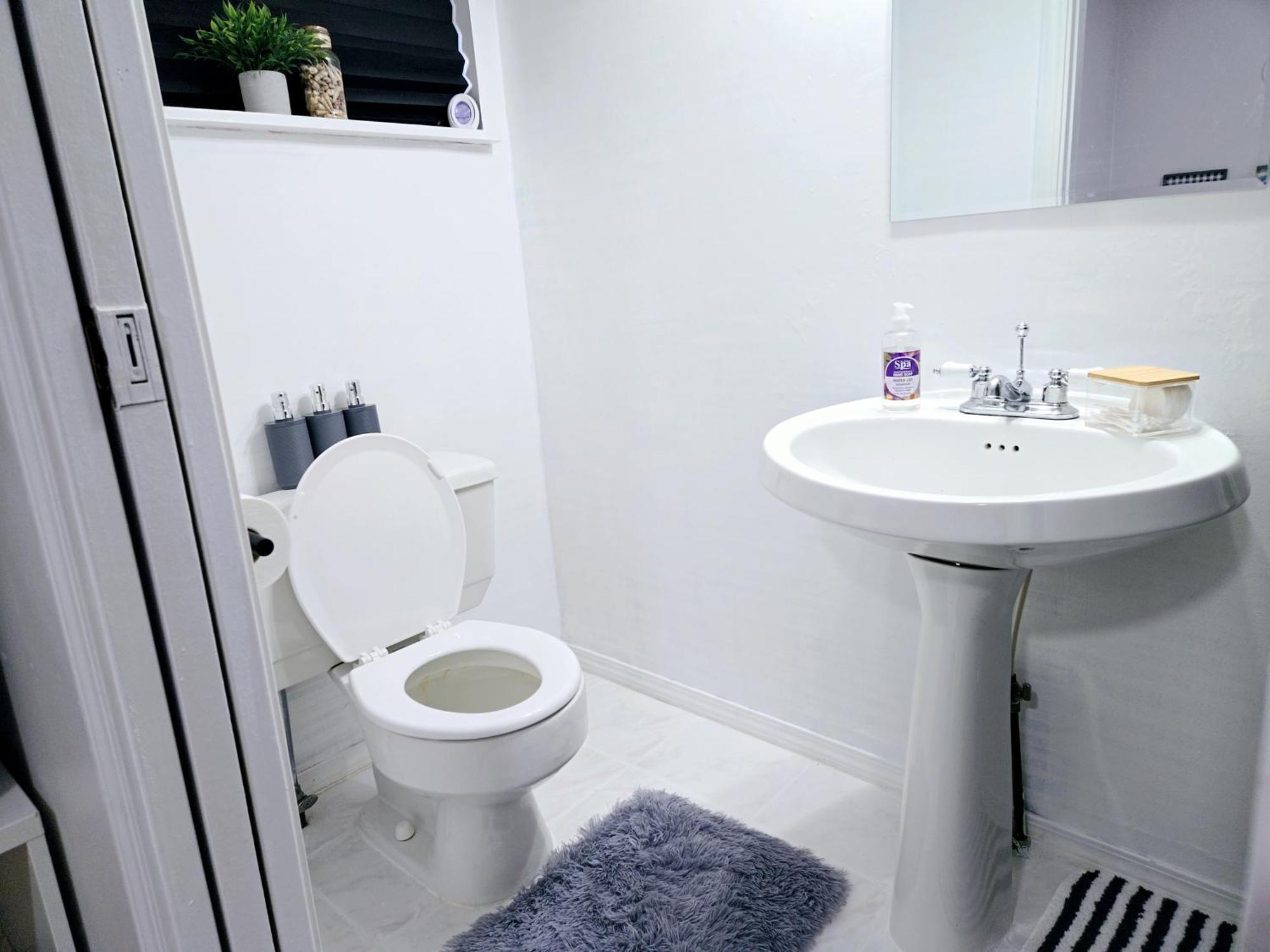 Lovely Cozy Room! With Attached Private Bath In The Heart Of Vancouver! Private Parking & Self Check-In! Zewnętrze zdjęcie
