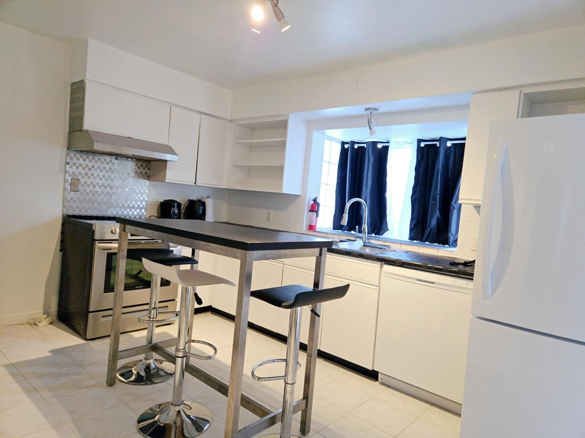 Lovely Cozy Room! With Attached Private Bath In The Heart Of Vancouver! Private Parking & Self Check-In! Zewnętrze zdjęcie