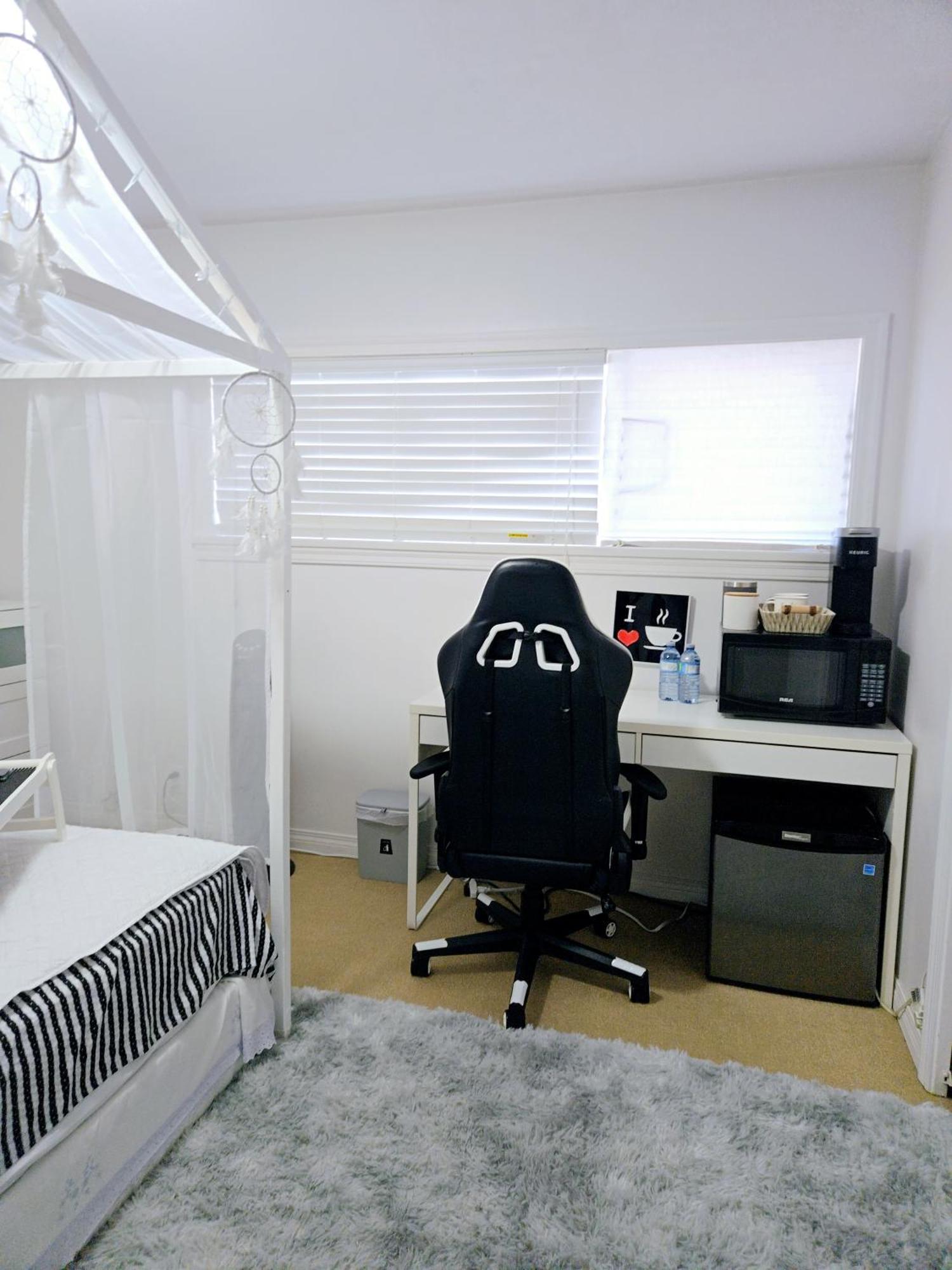 Lovely Cozy Room! With Attached Private Bath In The Heart Of Vancouver! Private Parking & Self Check-In! Zewnętrze zdjęcie