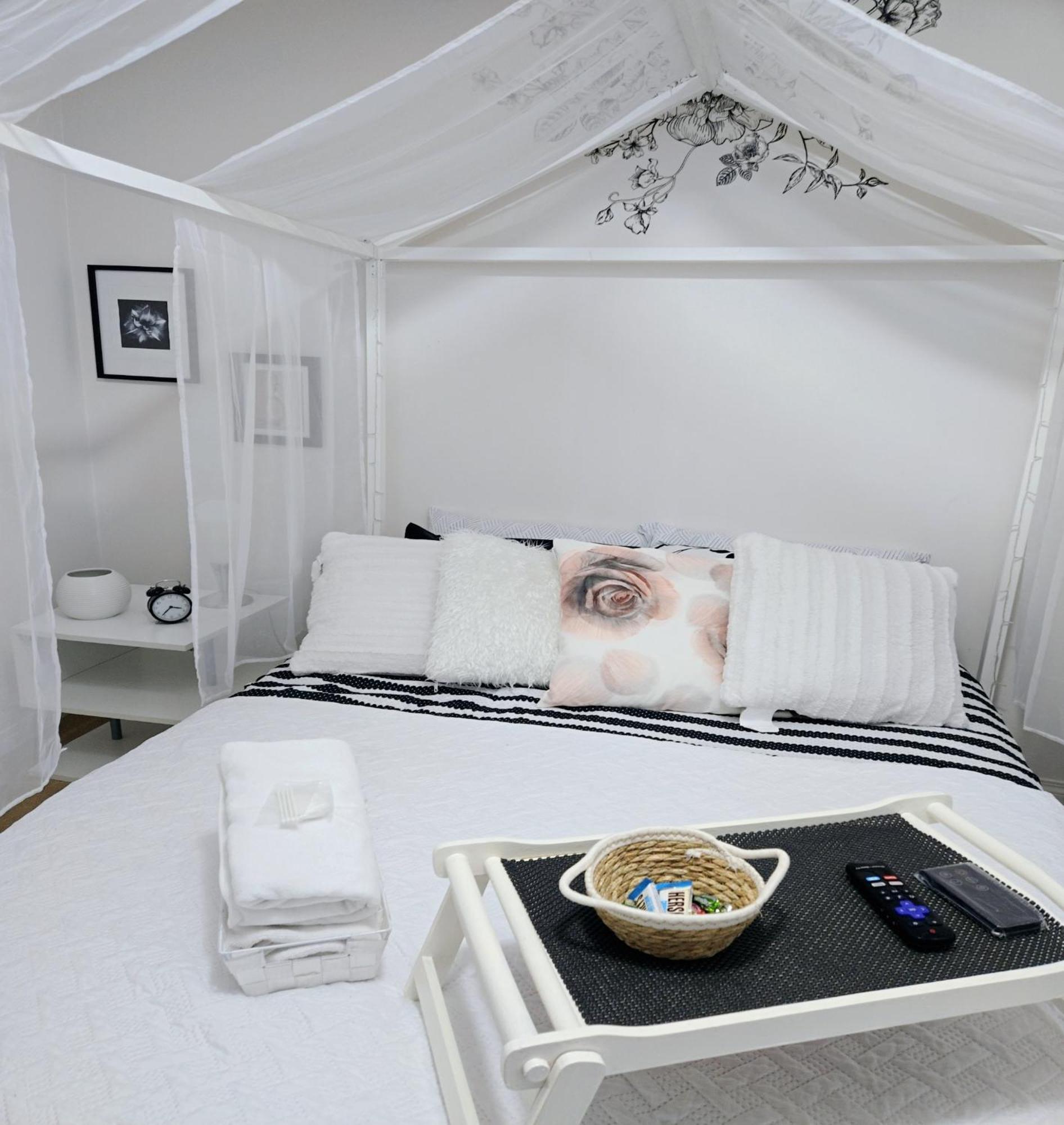 Lovely Cozy Room! With Attached Private Bath In The Heart Of Vancouver! Private Parking & Self Check-In! Zewnętrze zdjęcie